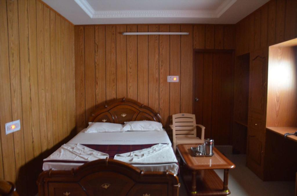 Saravanan Lodge Madrás Habitación foto