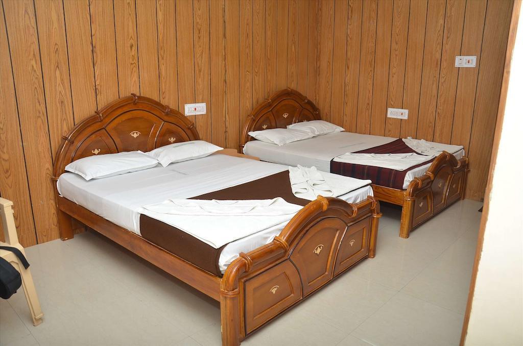 Saravanan Lodge Madrás Habitación foto